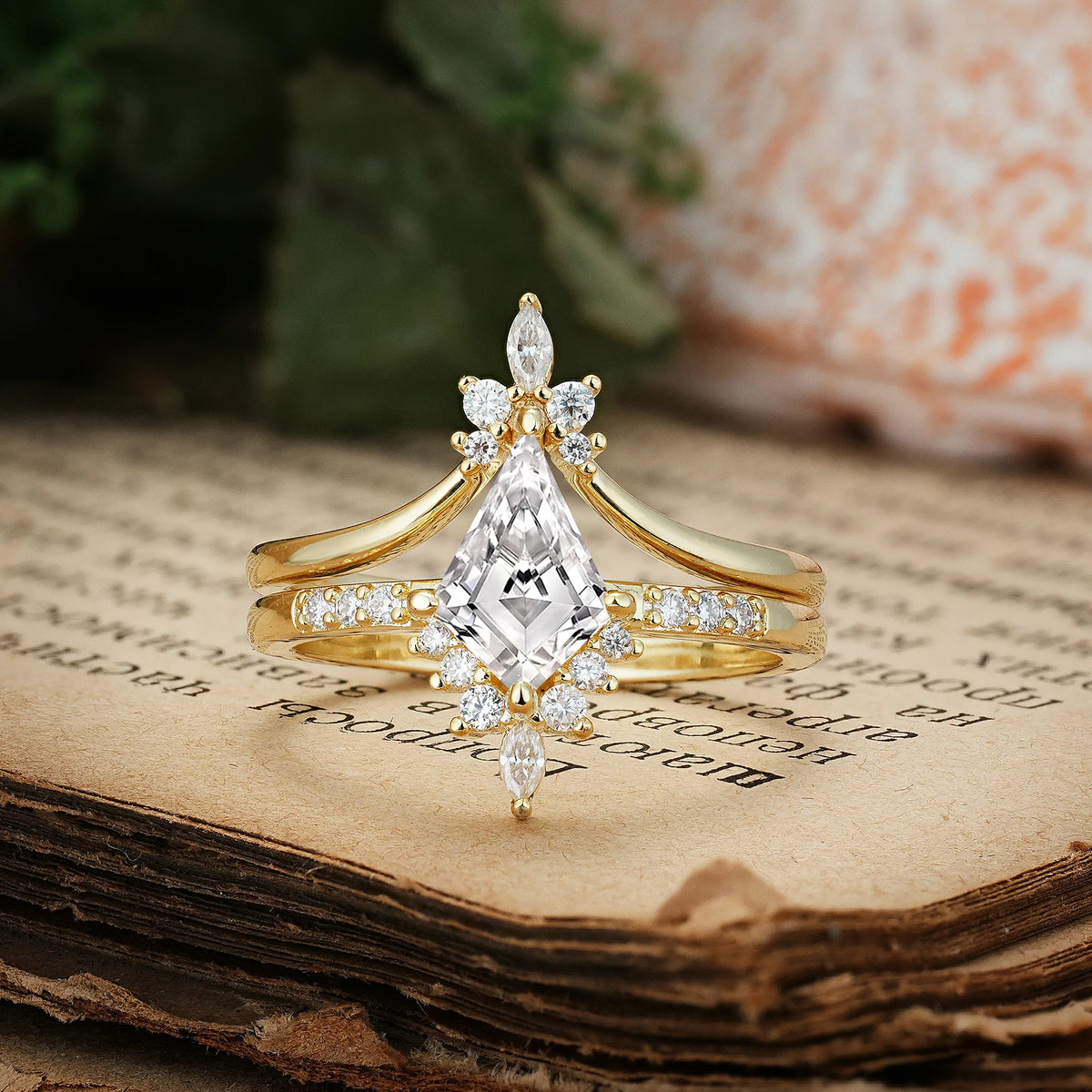Luxurious Classic 4-Prong Kite Cut Lab Diamond Bridal Ring Set