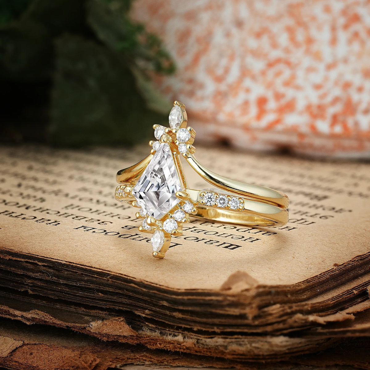 Luxurious Classic 4-Prong Kite Cut Lab Diamond Bridal Ring Set