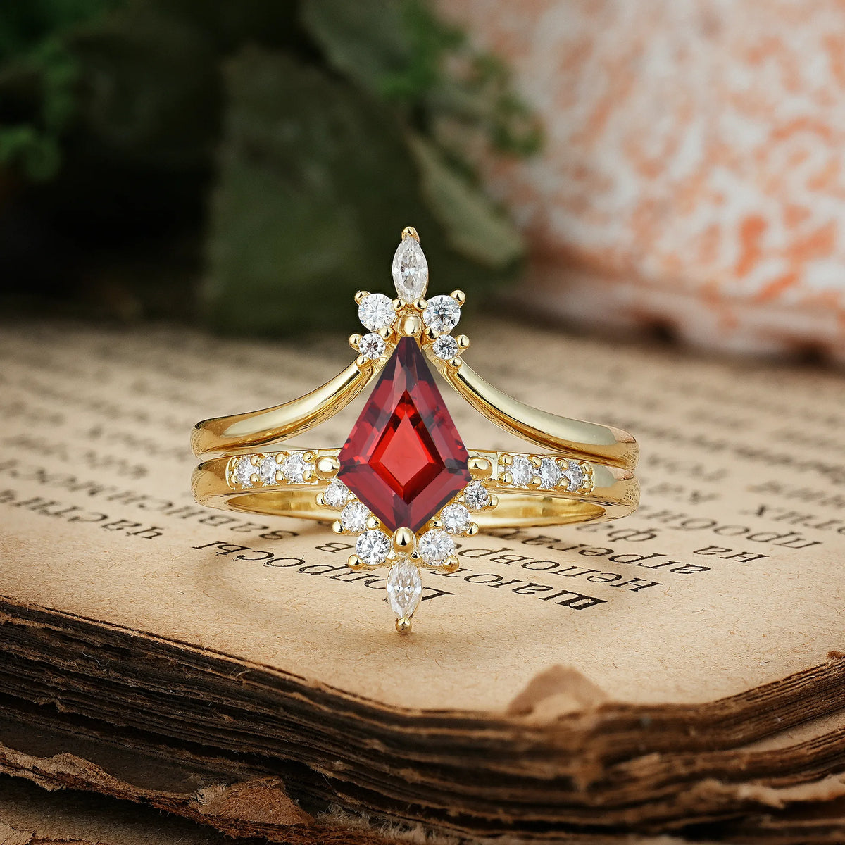 Luxurious Classic 4-Prong Kite Cut Garnet Bridal Ring Set