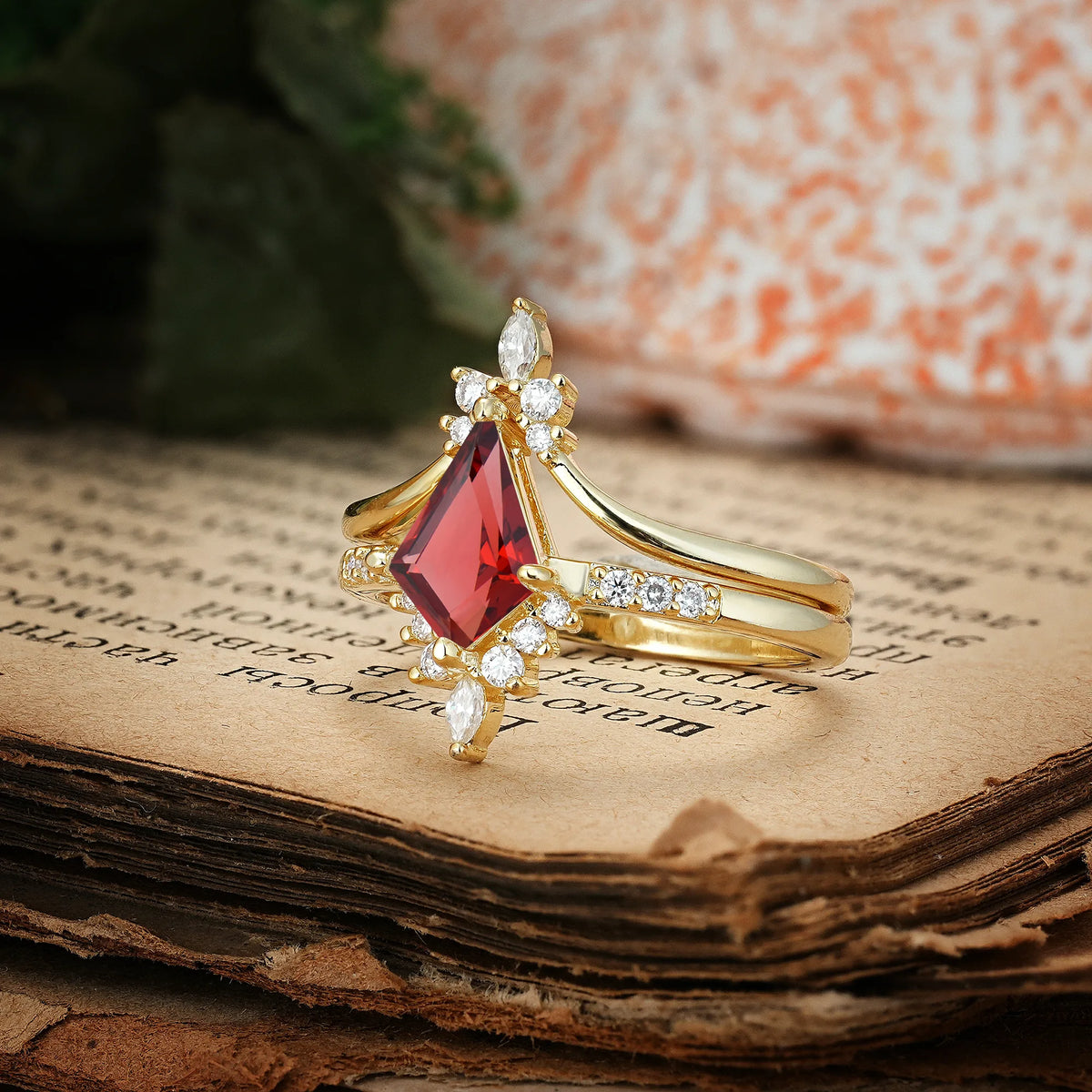 Luxurious Classic 4-Prong Kite Cut Garnet Bridal Ring Set