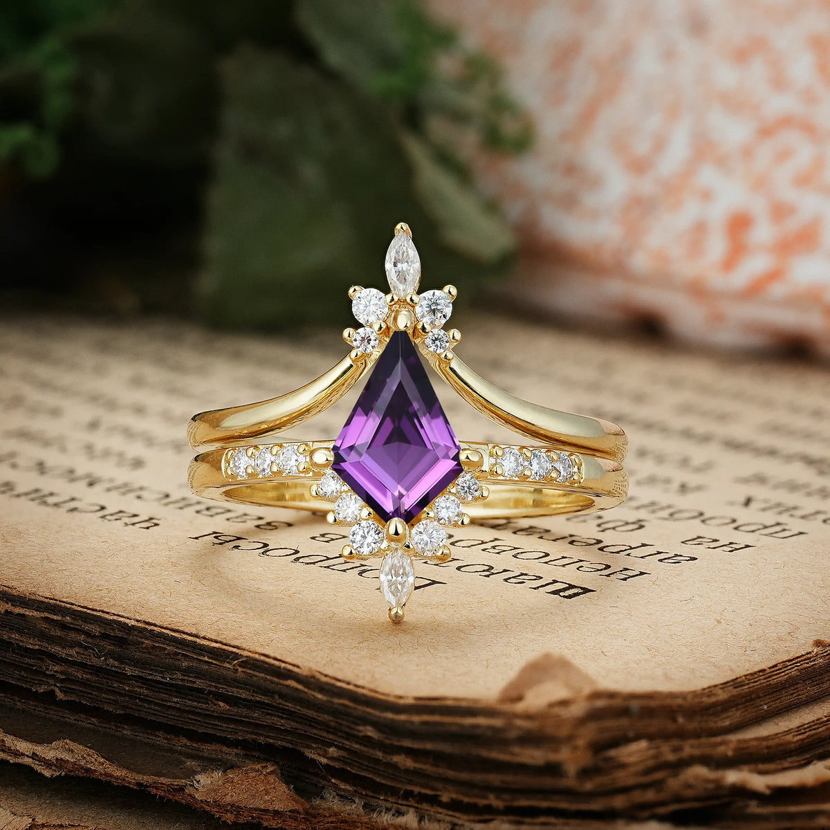 Luxurious Classic 4-Prong Kite Cut Amethyst Bridal Ring Set