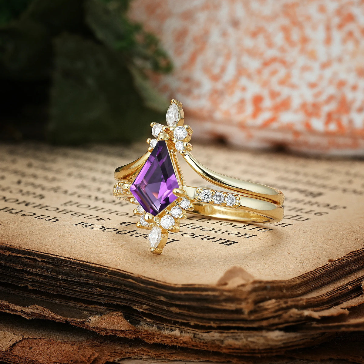 Luxurious Classic 4-Prong Kite Cut Amethyst Bridal Ring Set