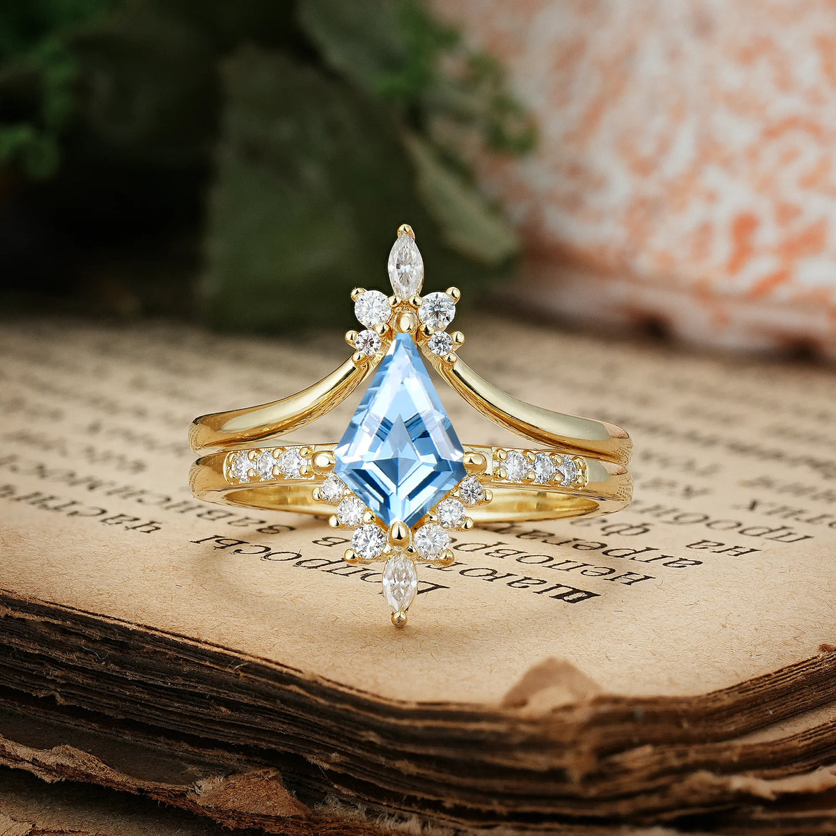 Luxurious Classic 4-Prong Kite Cut Aquamarine Bridal Ring Set