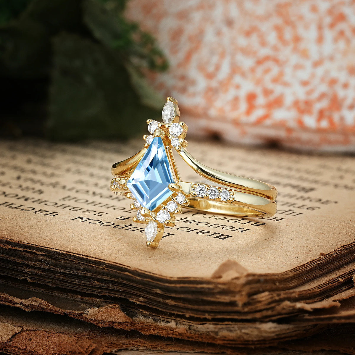 Luxurious Classic 4-Prong Kite Cut Aquamarine Bridal Ring Set
