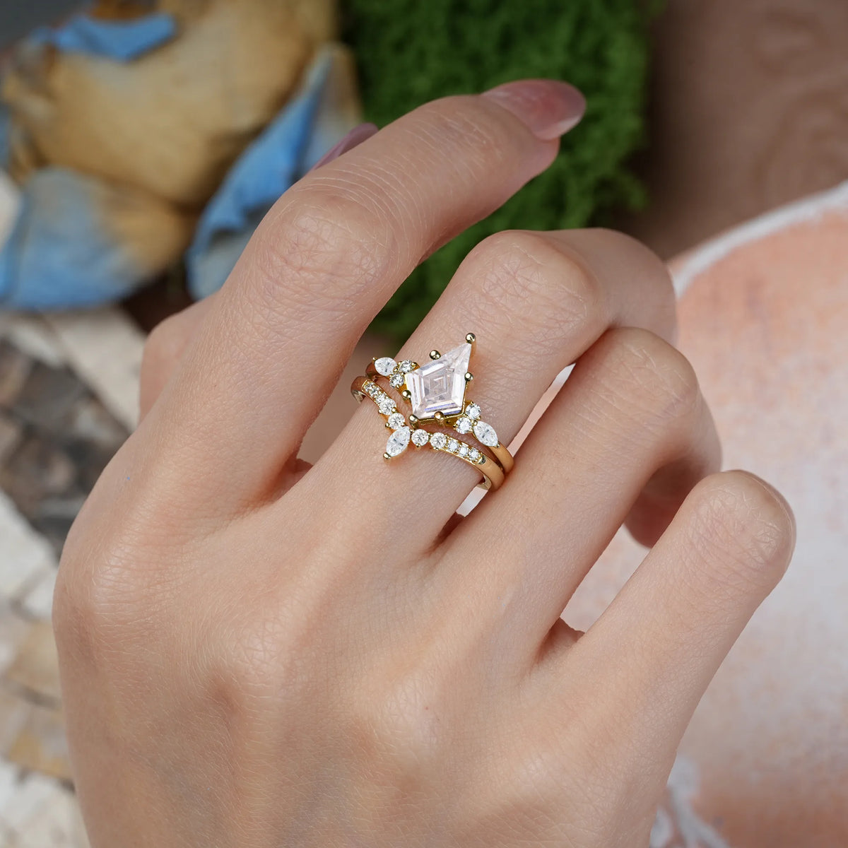 Kite Cut Moissanite Luxurious 5-Prong Bridal Ring Set
