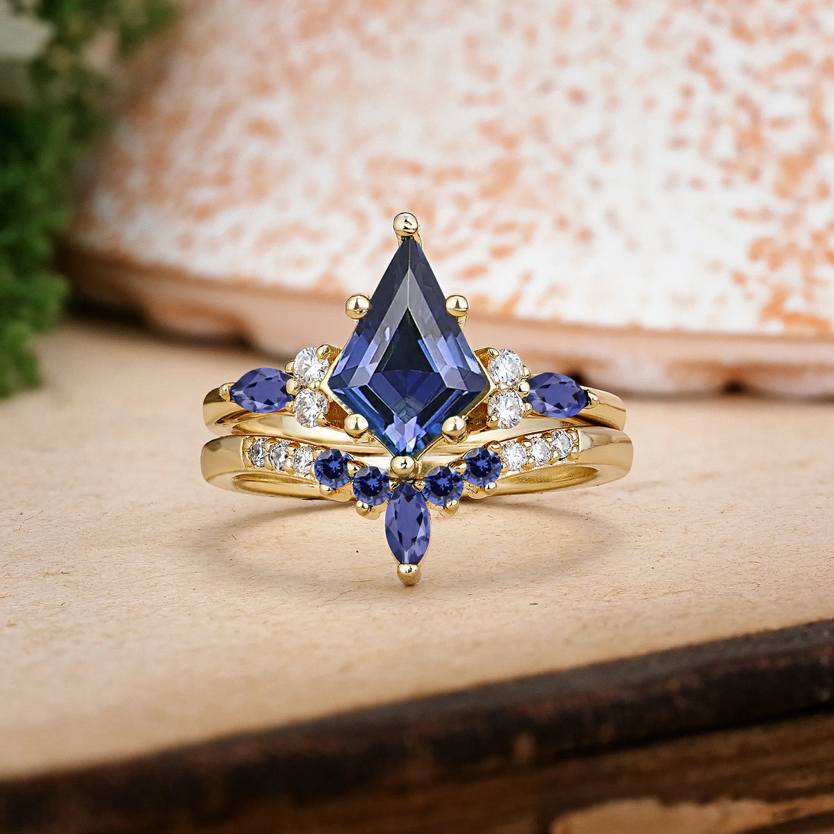 Kite Cut Tanzanite Luxurious 5-Prong Bridal Ring Set