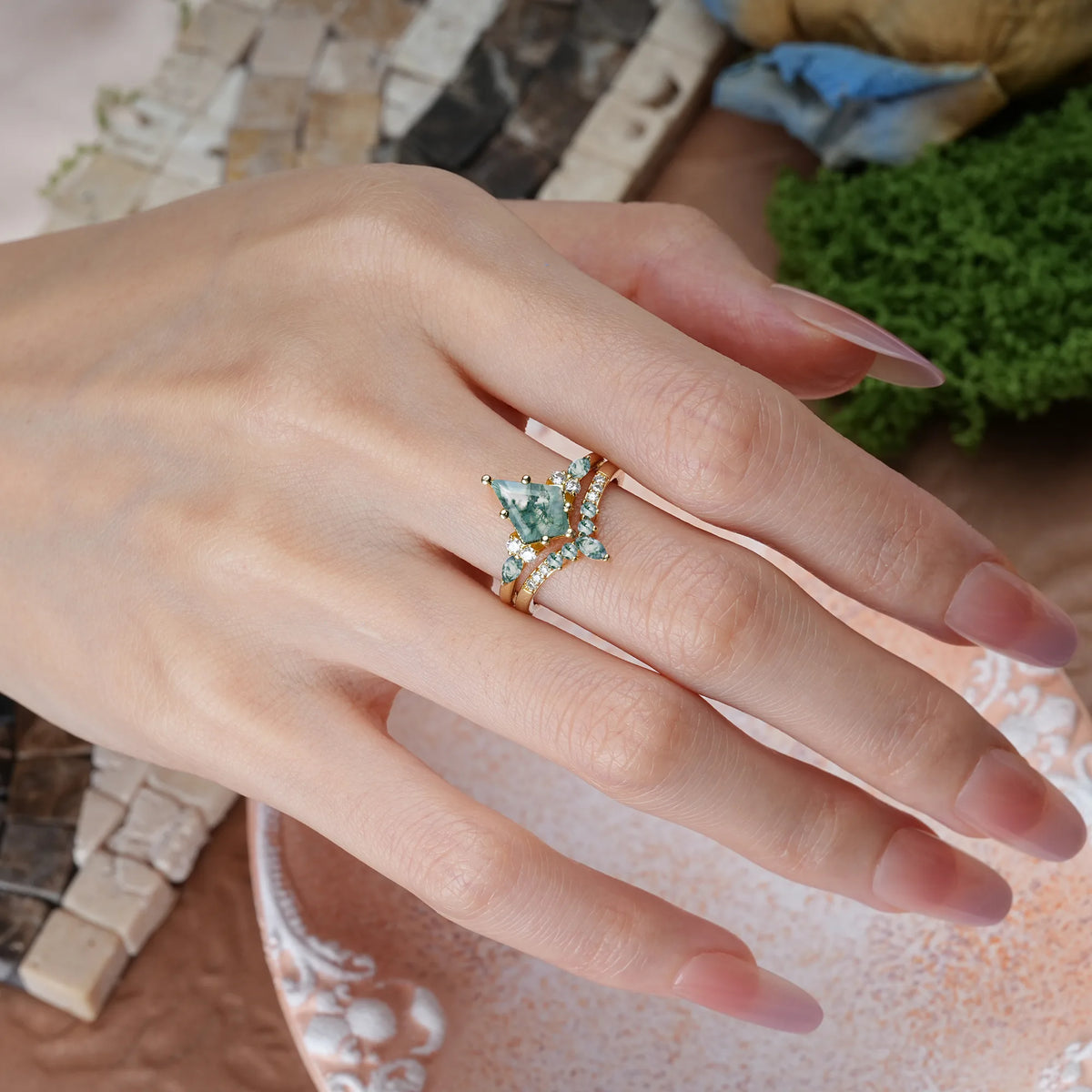 Kite Cut Moss Agate Luxurious 5-Prong Bridal Ring Set