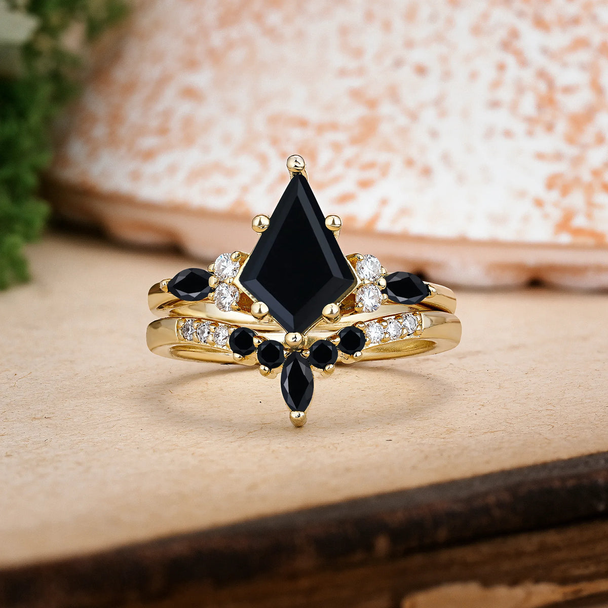 Kite Cut Black Onyx Luxurious 5-Prong Bridal Ring Set