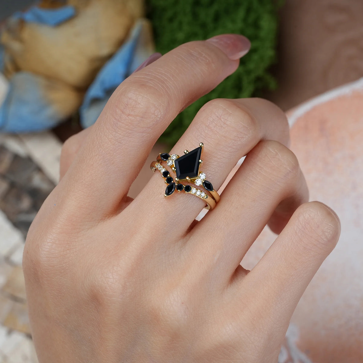 Kite Cut Black Onyx Luxurious 5-Prong Bridal Ring Set