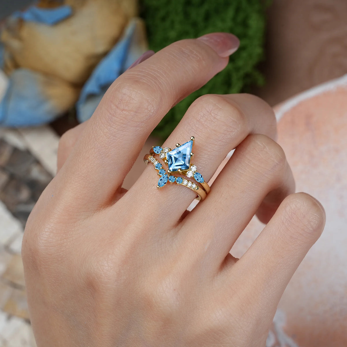 Kite Cut Aquamarine Luxurious 5-Prong Bridal Ring Set
