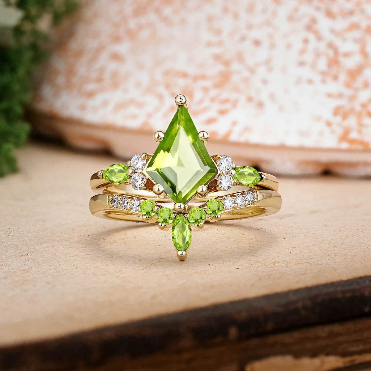 Kite Cut Peridot Luxurious 5-Prong Bridal Ring Set