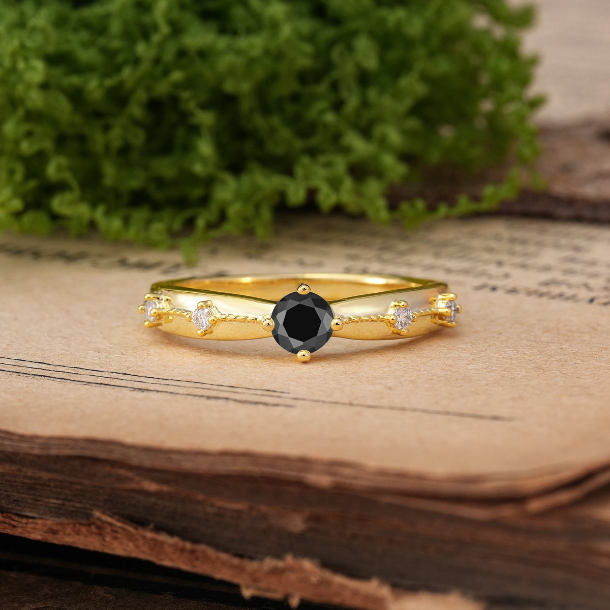 Round Cut Black Onyx Simply Luxurious 4-Prong Wedding Ring