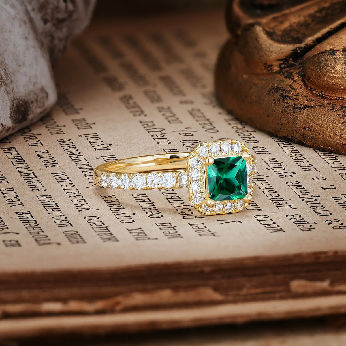 Unique and Minimalist 6-Prong Round Cut Emerald Engagement Ring