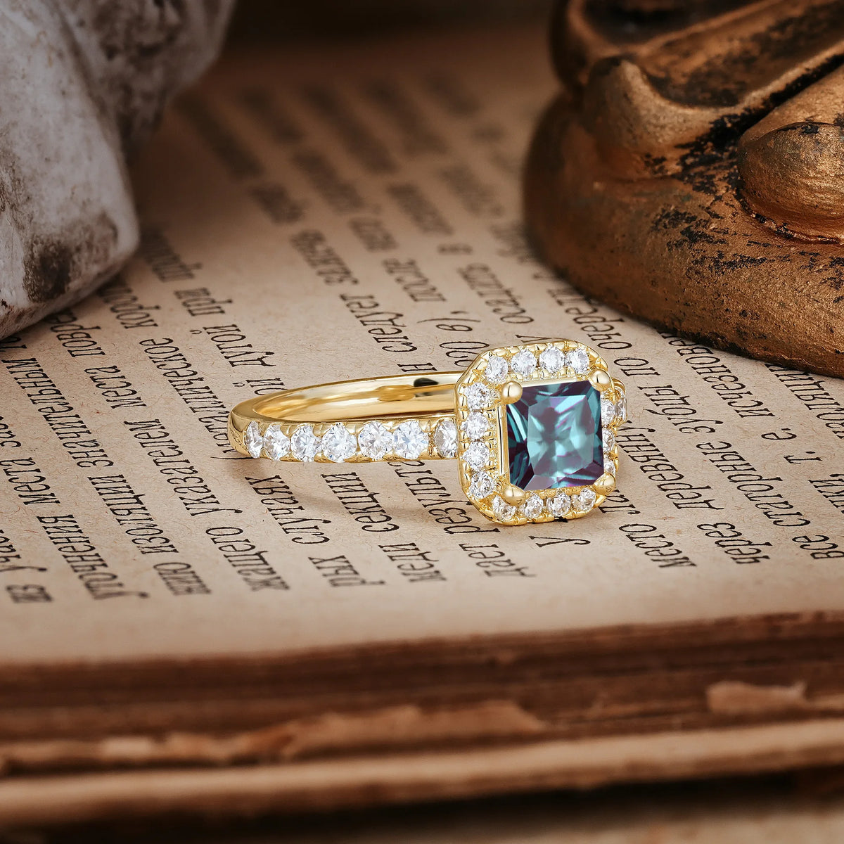 Unique and Minimalist 6-Prong Round Cut Alexandrite Engagement Ring