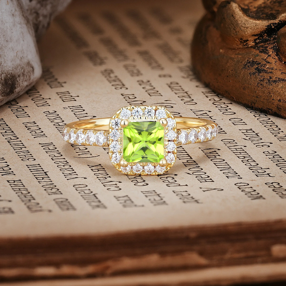 Unique and Minimalist 6-Prong Round Cut Peridot Engagement Ring