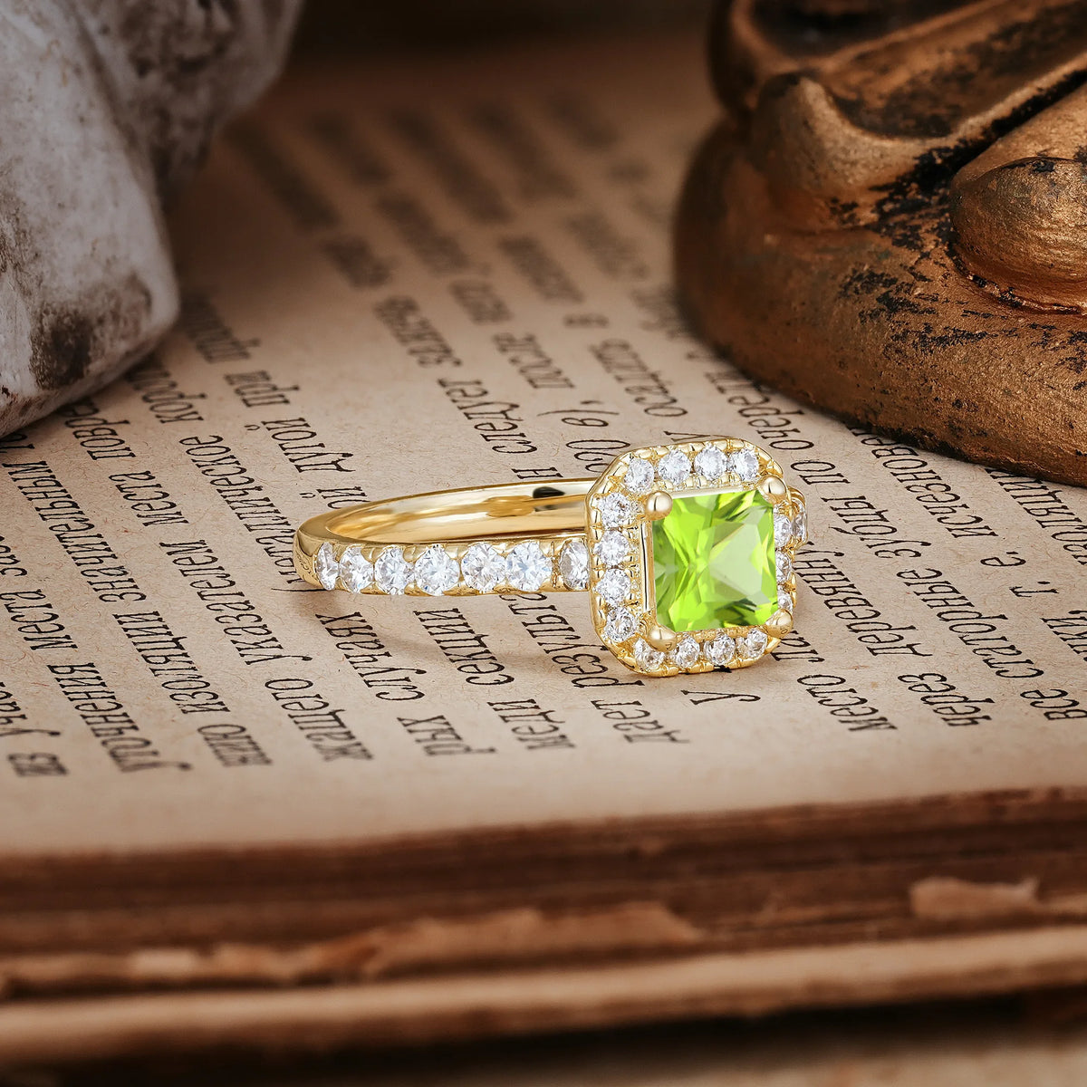 Unique and Minimalist 6-Prong Round Cut Peridot Engagement Ring