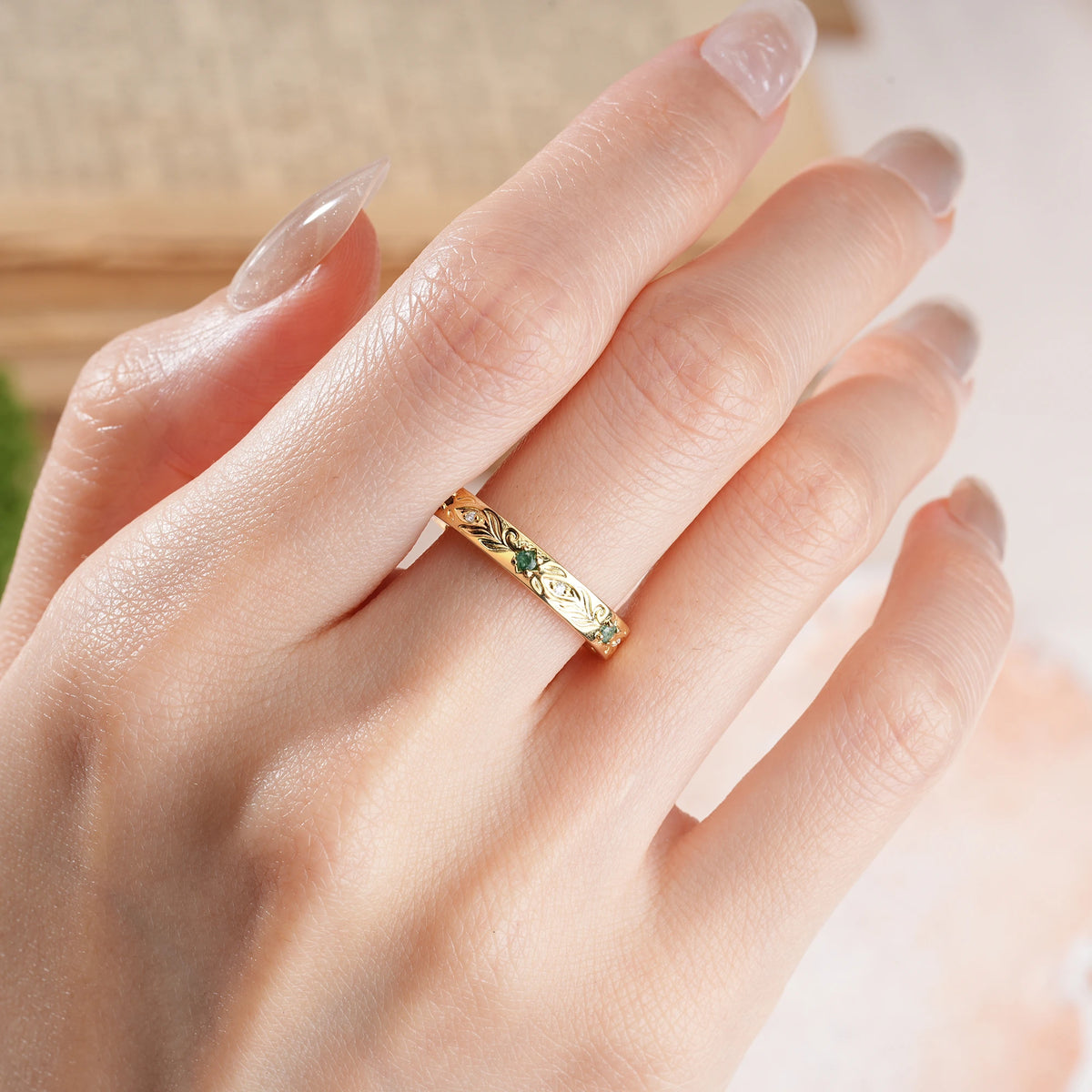 Round Cut Moss Agate Soft Retro Plume Etched Filigree Mixed Accent Gem Daily & Evening Wear Wedding Ring