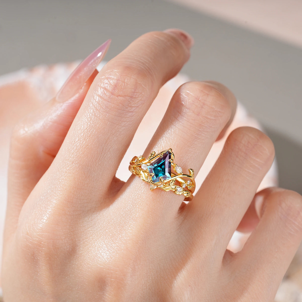 Kite Cut Alexandrite Art Nouveau Leaf Vine Bridal Ring Set